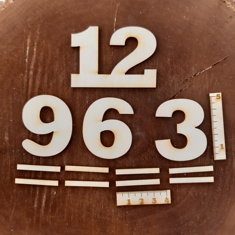 Deutsche Ziffern Zahlen 50 mm hoch 3 6 9 12 mit 8 Striche für eine Uhr zum Basteln Bild 1