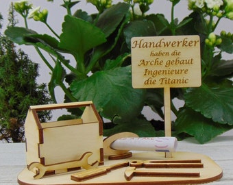 Geldgeschenk für Handwerker, Bauarbeiter Geschenk, Gutschein Geschenk, Werkzeug Koffer mit Hammer Zange Schraubenschlüssel, Ortsschild K21