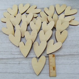 35 Moderne Herzen in 3 cm Dekoherz Streuherzen Tischdeko für Hochzeiten, Geburtstage, Holzherzen