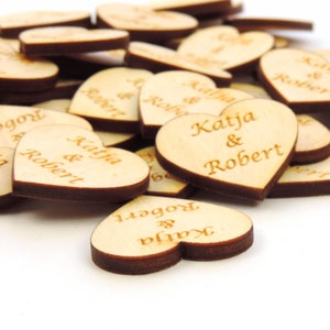 Herzen 30 Stück 3cm mit Namen des Brautpaares 3 cm  Holz, Personalisiert, 50 Stück  oder 20 Stück