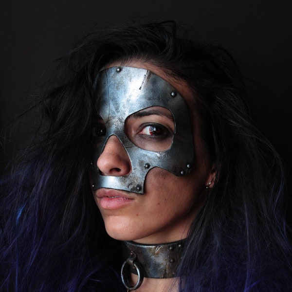post apocalyptic full face skull mask. costume for halloween/carnival/cosplay/larp. Fake metal, it's EVA foam. distressed look, lighweight