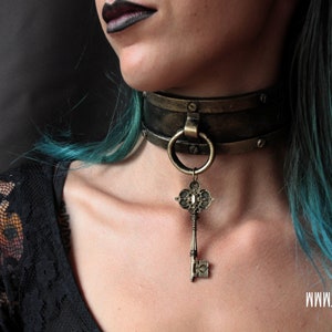 Choker Necklace steampunk with key - fake metal Eva foam - victorian fantasy costume - larp -  mistress slave - silver bronze copper