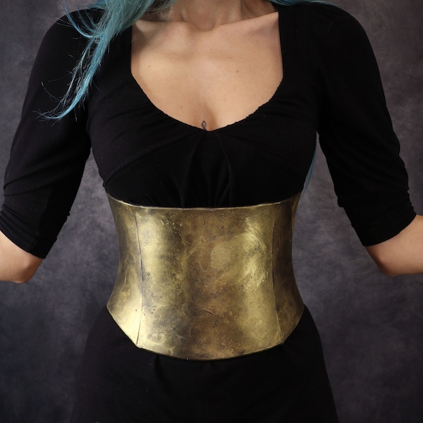 Corset léger « Métal » en EVA. Cincher de taille alternatif pour des looks gothiques, steampunk ou fantastiques.  Parfait pour les GN ou les armures de cosplay