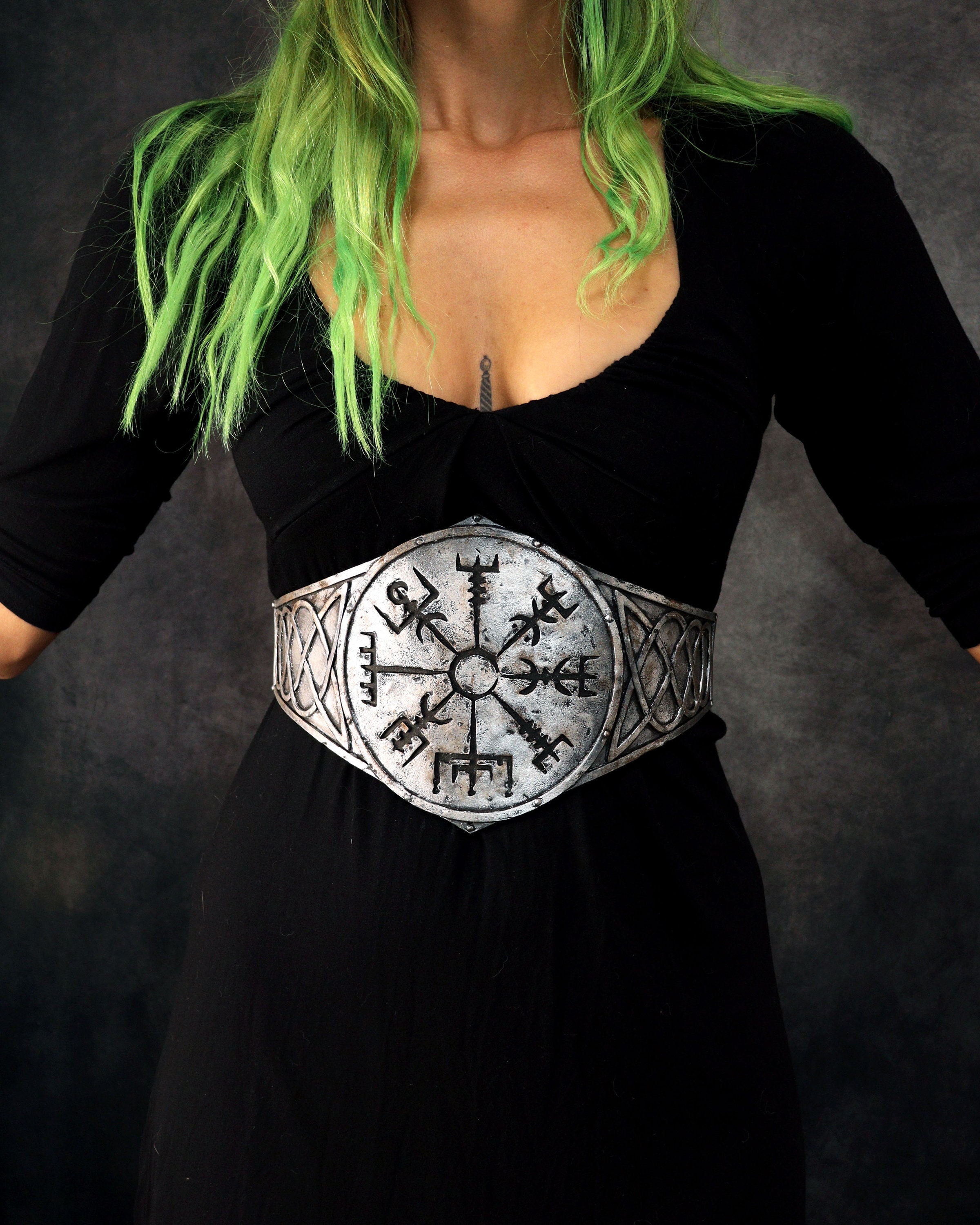 Vegvisir - 北欧風ウエストベルト。ファンタジーな服装やユニークな