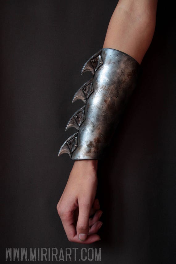 Post Apocalyptic Bracer / Wristband. Armor Like, Fake Metal Made With EVA  Foam. Blades Warrior Costume LARP. Distressed Weathered Look Style -   Canada