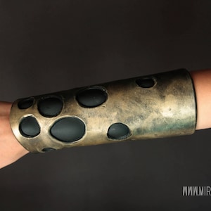 Steampunk - Post apocalyptic - medieval - fantasy bracer / wristband. armor like, fake metal. Made with EVA foam. Bronze/Silver/copper