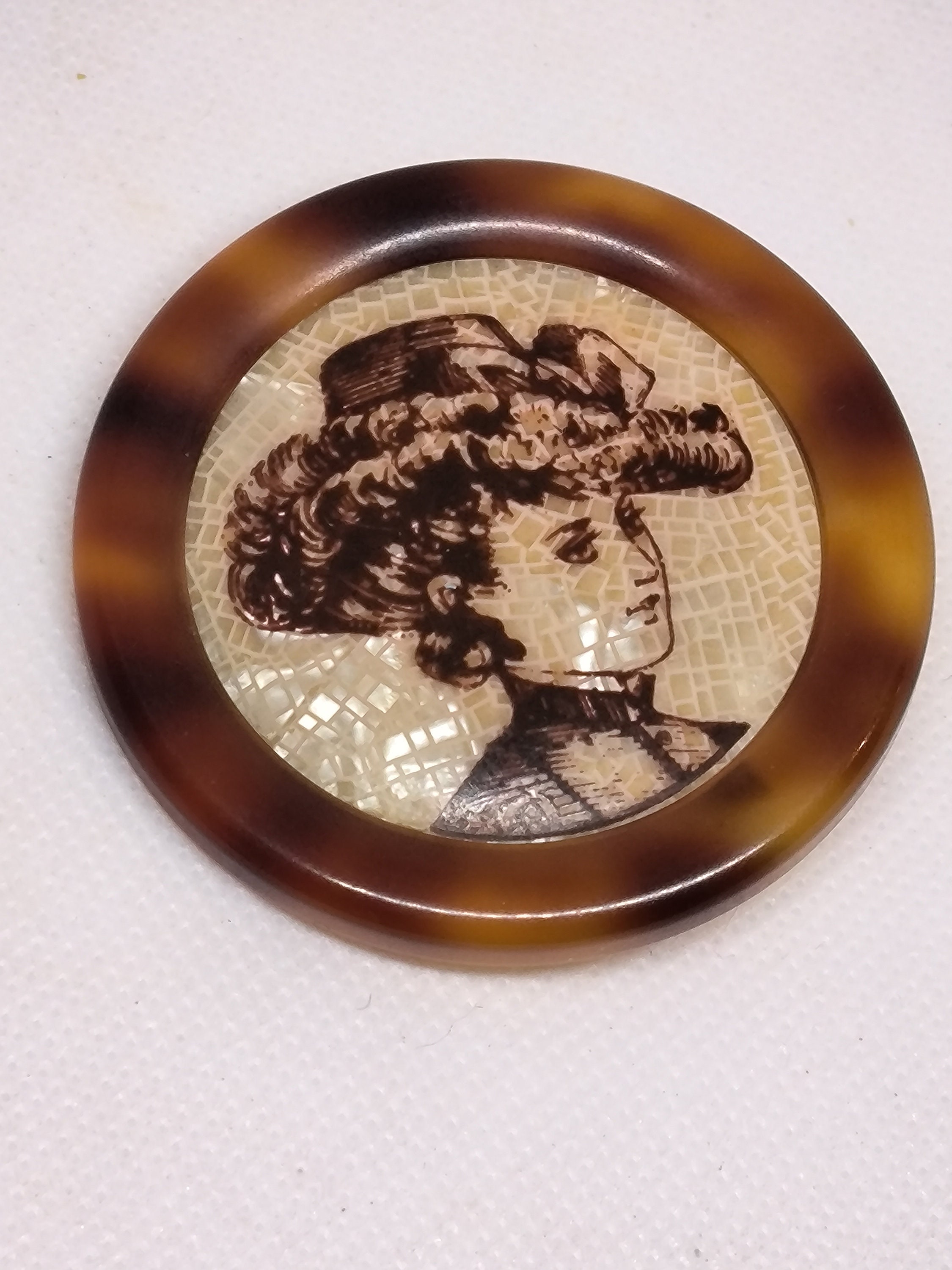 Broche Vintage Léa Stein Chapeau - Jean-Louis Scherrer - Métal Doré Et émail Vert - Occasion