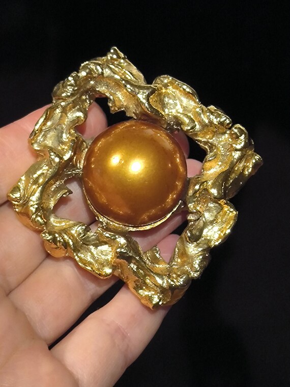 Broche Signée Jacky De G - Modèle Résine Occasion, Pièce Unique