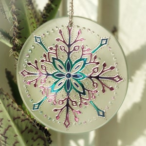 Glass Snowflake Suncatcher, glass snowflake, snowflake ornament, window sun catcher, hanging snowflake, christmas suncatcher, christmas gift