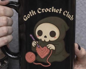 Mug Goth Crochet Club 15 oz : tasse de café effrayante, cadeau pour les crocheteurs, tasse au crochet, tasse la grande faucheuse