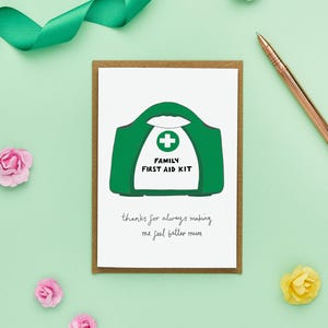 Dolce biglietto per la festa della mamma / Illustrazione del kit di pronto soccorso / Mi fai sentire meglio mamma / Regalo premuroso per la mamma / Biglietto di compleanno sentito per la mamma