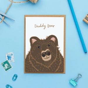 Daddy Bär Vatertagskarte | Niedliche illustrierte Bärenkarte für Papa | Tierkarte für Papa von Kinder | UK Vatertagskarte