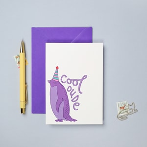 Cartão de aniversário legal do gajo | de aniversário do pinguim | Pinguim em um chapéu de festa | Cartão para ele
