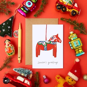 Kitsch Dala Horse Christmas Card / Biglietto di auguri natalizio ispirato al vintage / Decorazione natalizia svedese / Auguri stagionali / Biglietto di auguri natalizio in stile retrò