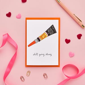 Todavía va fuerte / Tarjeta de aniversario divertida / Super pegamento / Tarjeta Te amo / Tarjeta de aniversario de boda