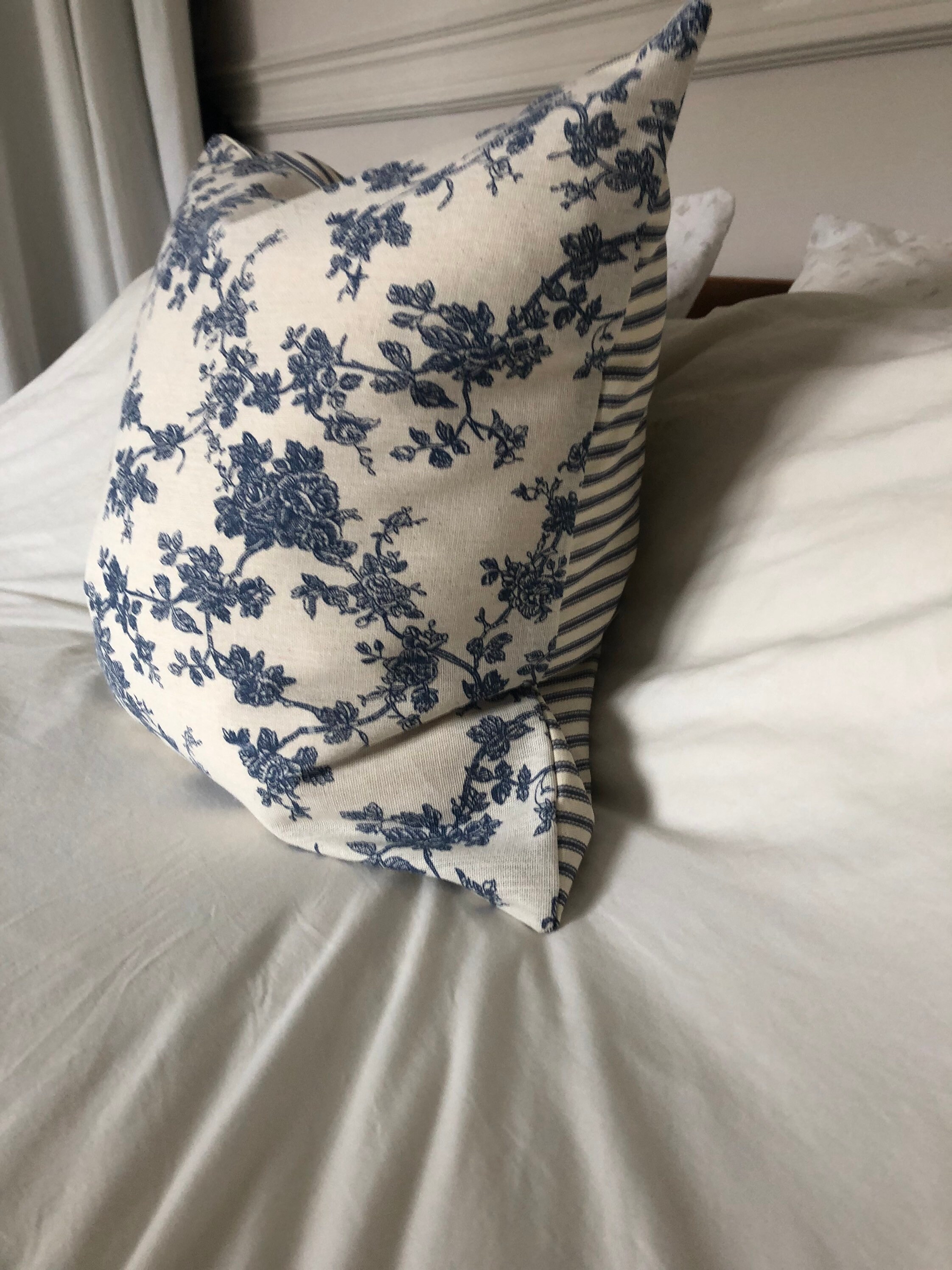 ヴィンテージ イギリス 薔薇や青い小花の草花紋 ウールポイント