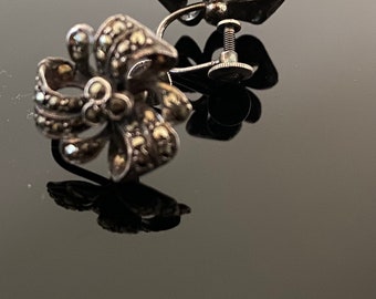 Orecchini A Perno A Cuore In Argento Sterling Con Madreperla E Zirconi