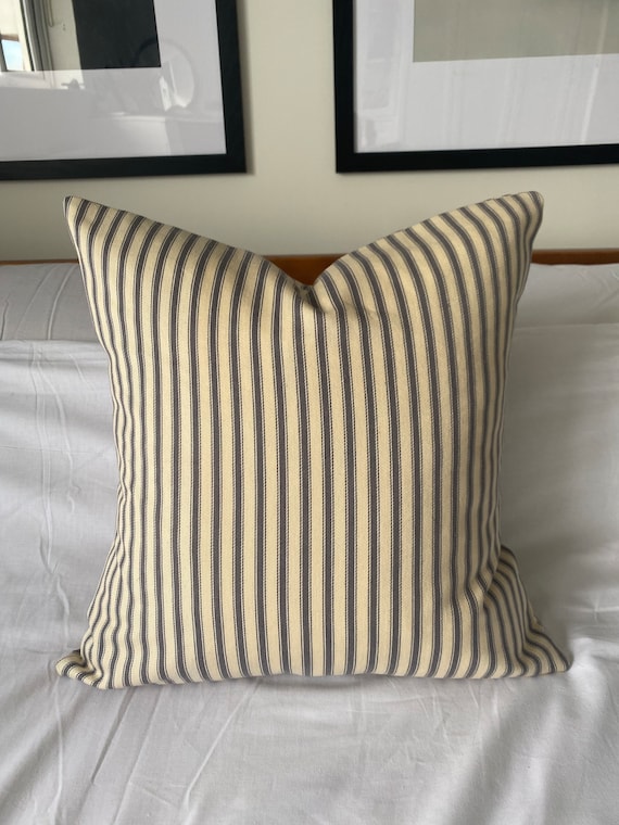 Black And White French Vintage Decorative Throw Pillow Cover Black And White French Vintage Decorative Throw Pillow Cover