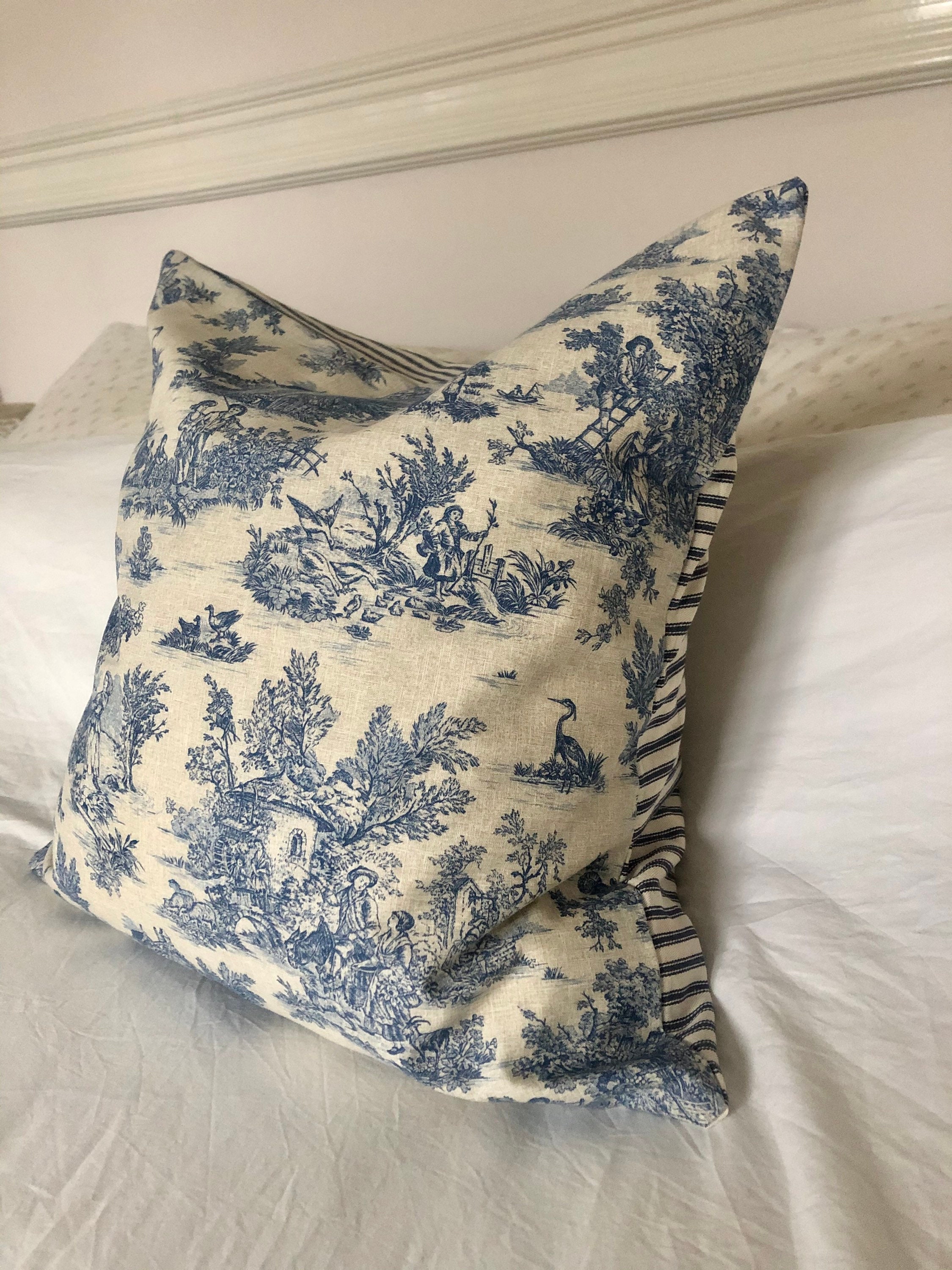 French vintage cushion cover - Blue toile de jouy - French country pi…