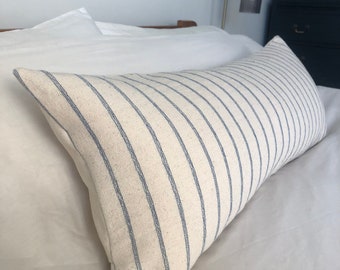 copertura del cuscino lungo, cuscino da panca blu, cuscino lombare in avorio, sostegno a strisce neutre, arredamento boho della fattoria