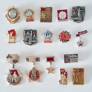 ONE Vintage Soviet pin badge, WW2, military, Russian, USSR, Collectible, patriotic, medal, Soviet era memorabilia
