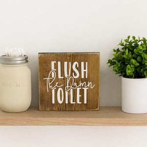 Rustikales Badezimmer Schild: Flush The Damn Toilette - Altholz Dekor
