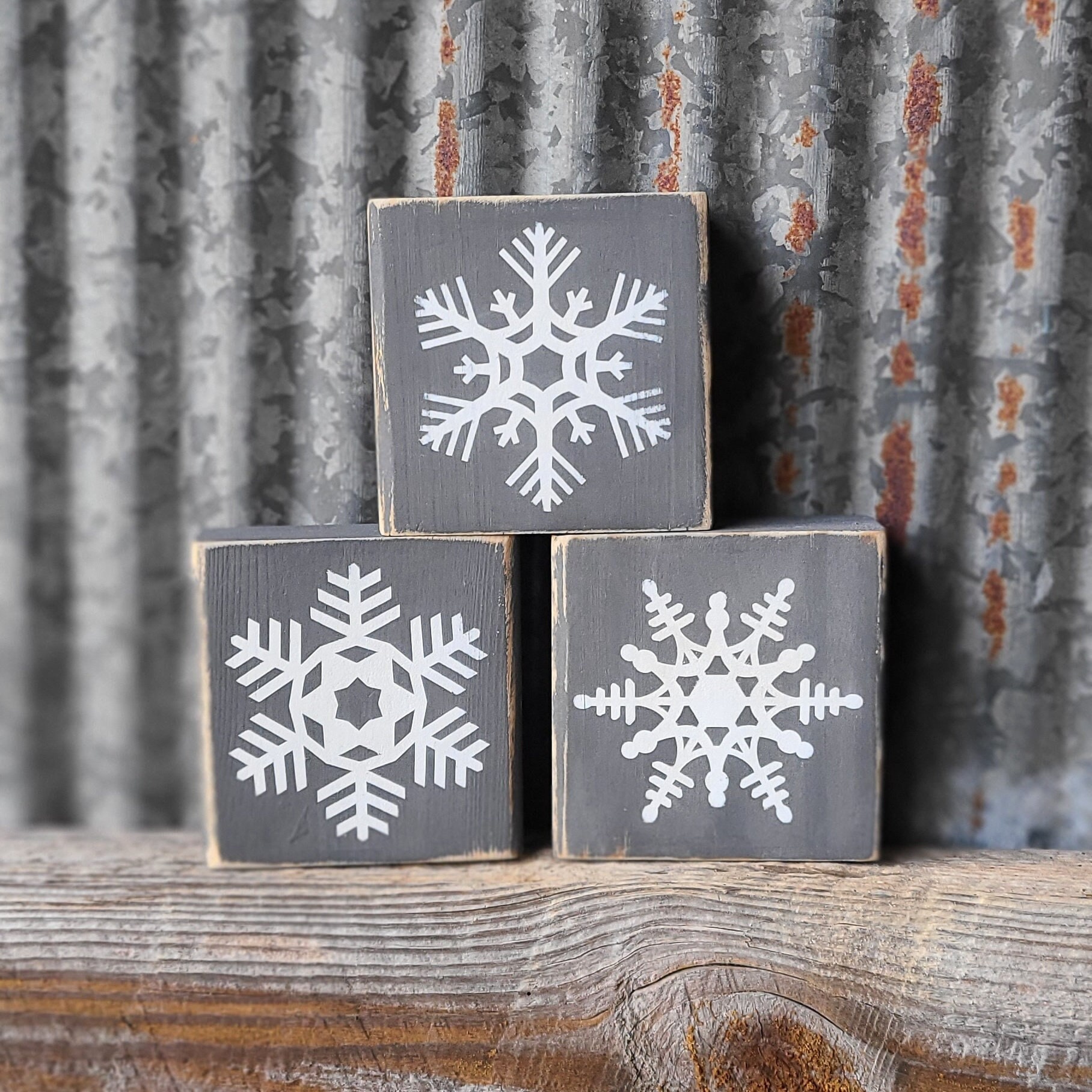 Set of 3 Reclaimed Wood Snowflakes, Primitive Christmas Decor, Salvaged Wood  Snowflakes, Winter Porch Sign, Winter Hanging Wood Decoration 
