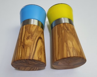 Set of 2 Small Grinders for Salt and Pepper from Olive Wood with ceramic mechanism - Perfect Gift - Yellow and Blue