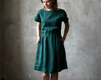 Linen dress with elastic band at the waist