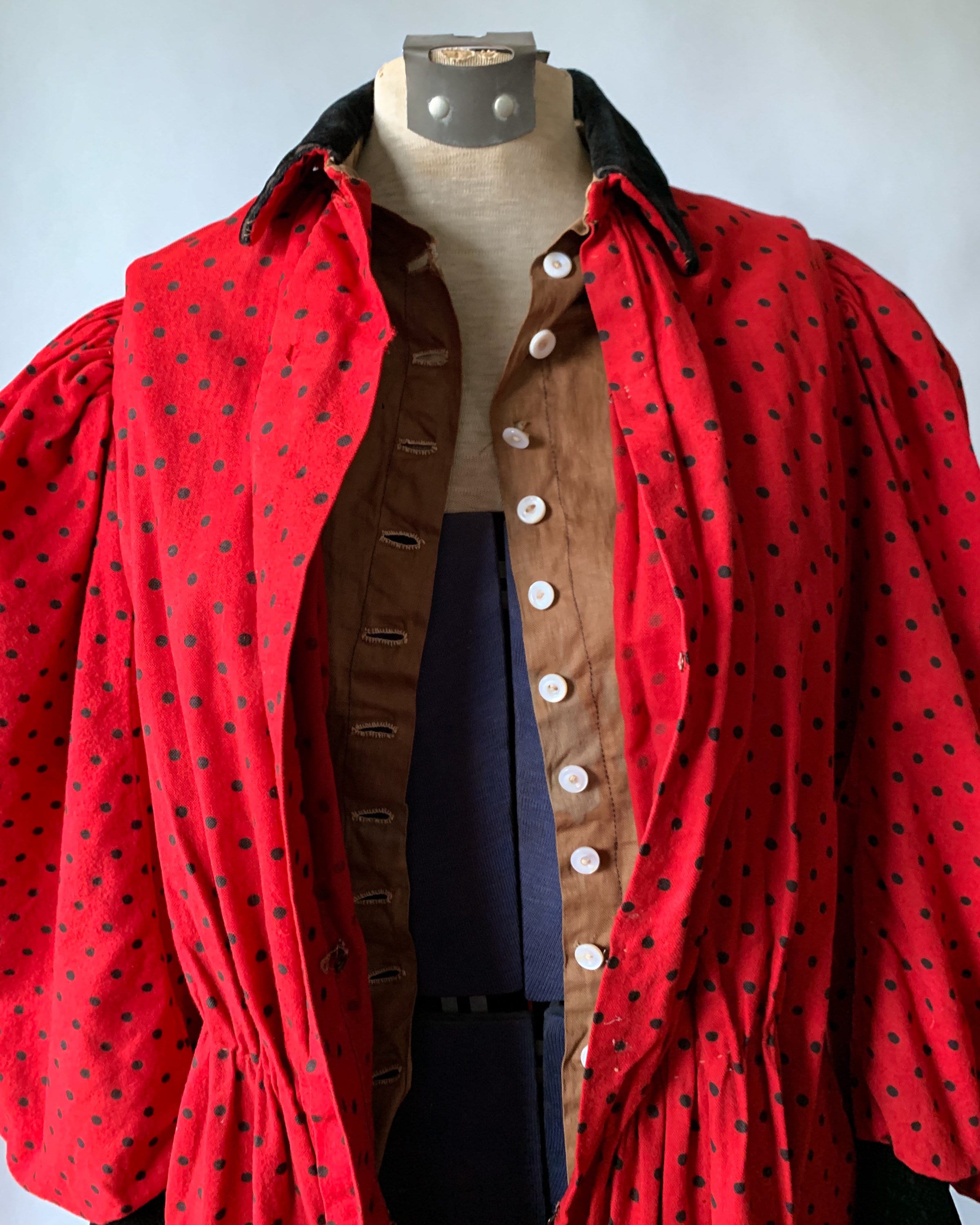 Antique 1900s Edwardian red polka dot flannel mutton sleeve wrapper