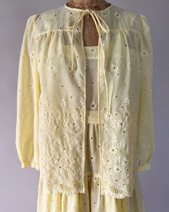 Vintage 70s Dress, 1970s Vogue Yellow Eyelet Cott… - image 8