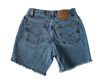 Vintage 1990s Levis 550 Light Wash High Waisted Denim Cutoffs Shorts Raw Hem. Medium M 30 31 Waist