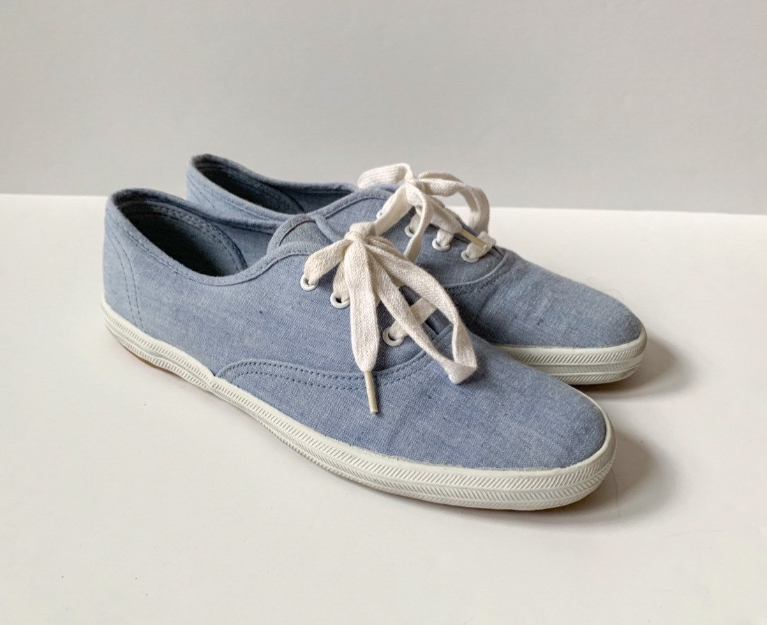 Vintage 1990s blue denim canvas lace up tennis shoes / Size 6