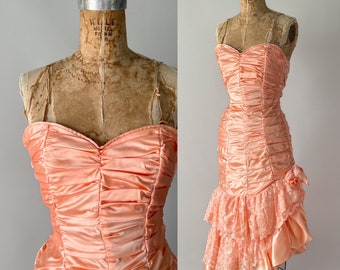 Vintage 80s Dress, 1980s Peach Satin Fitted Ruched Strapless Mermaid Dress, Asymmetrical Hem Ruched Prom Party Dress, Extra Extra Small, XXS