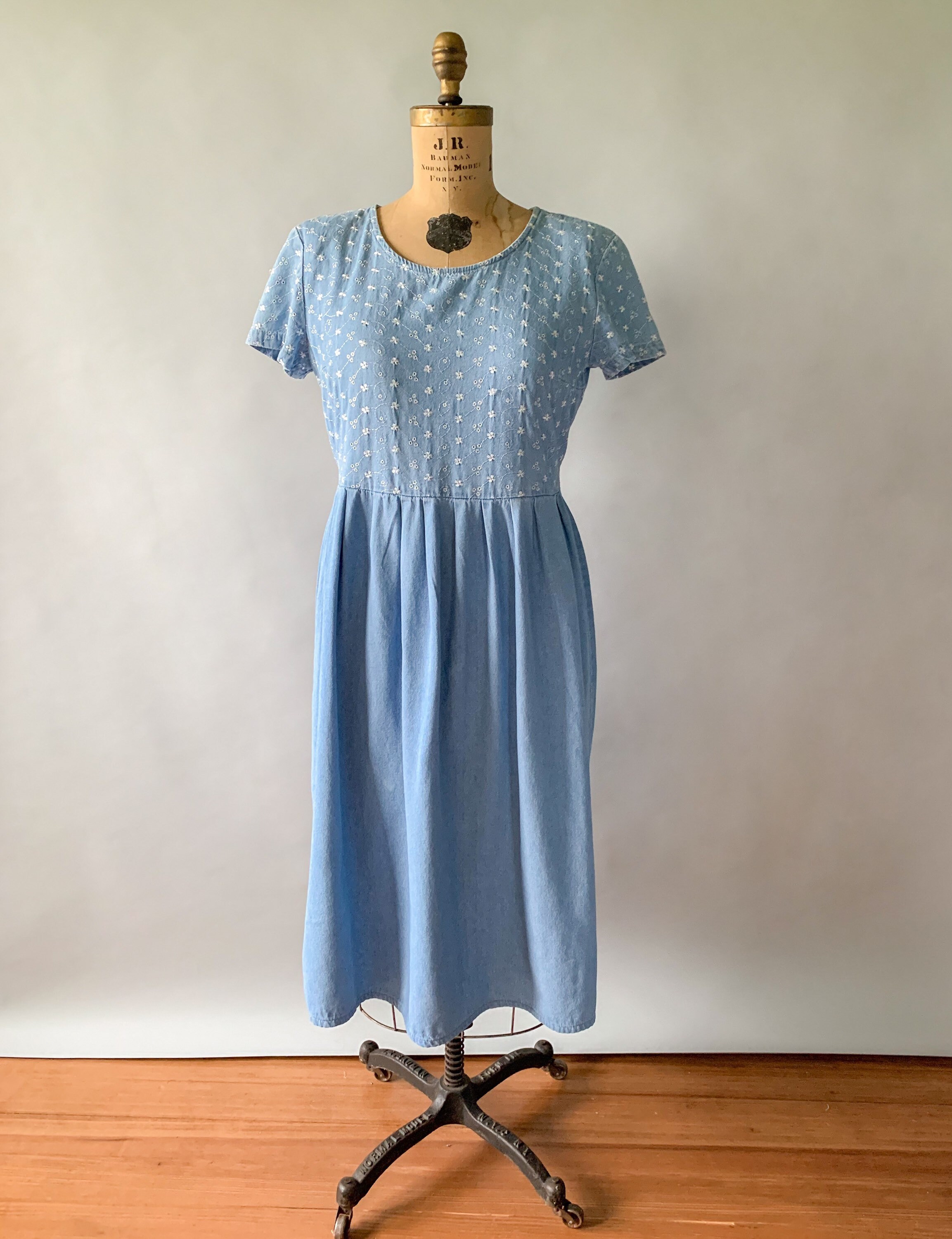 Vintage 1990s light blue denim eyelet dress / medium M large L
