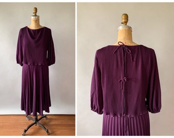 Vintage 70er Kleid, 1970er Kleid dunkel lila, 70er Faltenkleid, 70er Overlay Kleid, 70er Midi Kleid, 70er Herbst Kleid, Small Medium