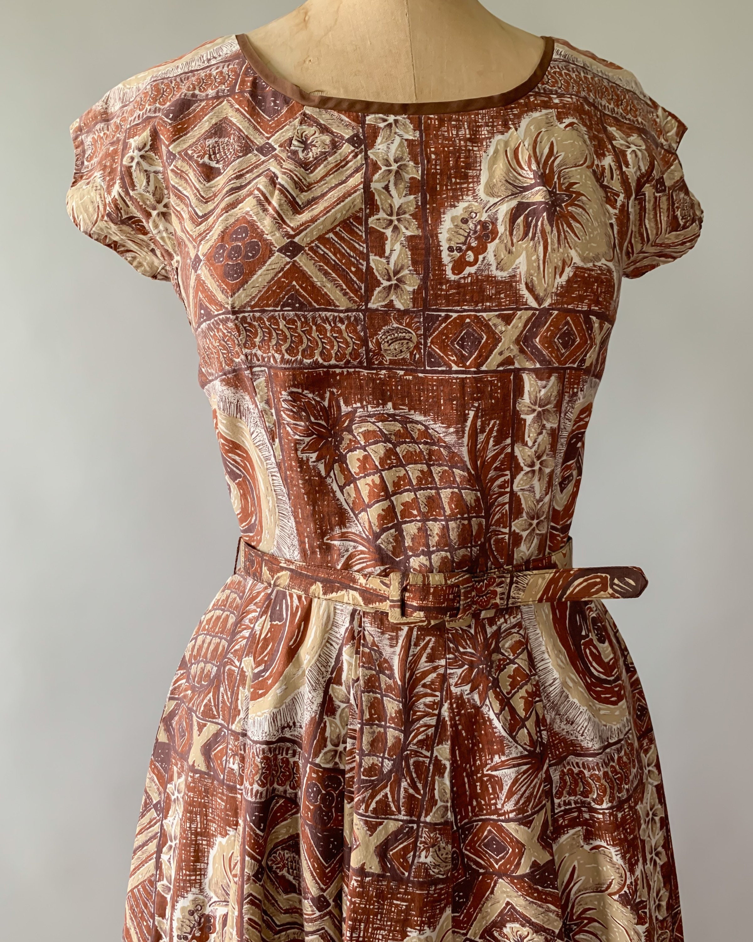 Vintage 1950s Royal Hawaiian brown tropical floral dress / 50s Hawaiian