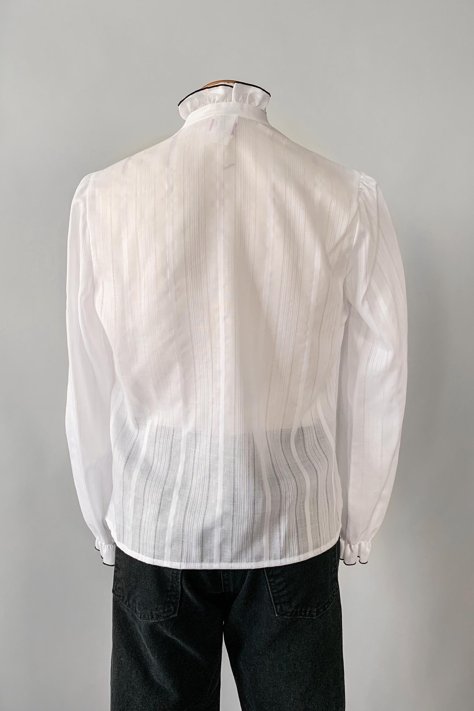 Vintage 1980s 80s white frilly ruffled tuxedo bow blouse Small S