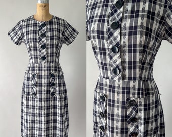 Vintage 50s Dress, 1950s 1960s Black White Plaid Woven Cotton Sheath Dress, Short Sleeve Patch Pocket Button Day Dress, Small S