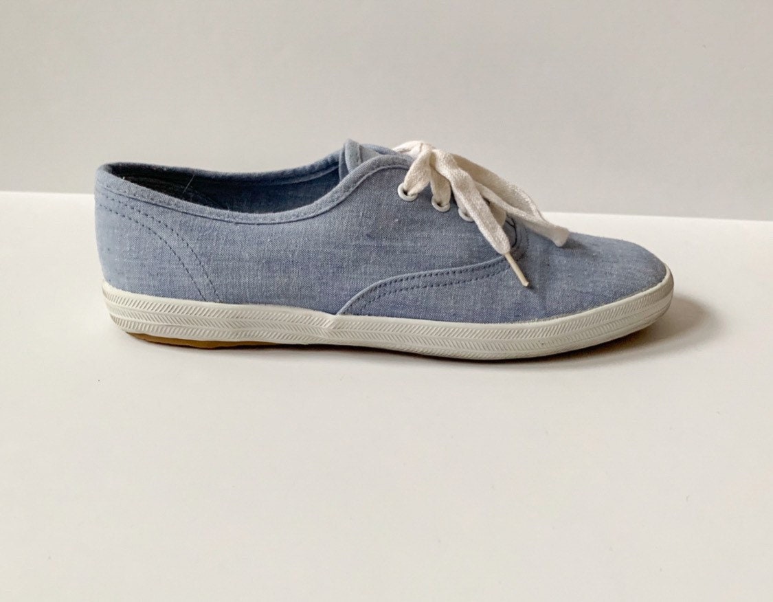 Vintage 1990s blue denim canvas lace up tennis shoes / Size 6