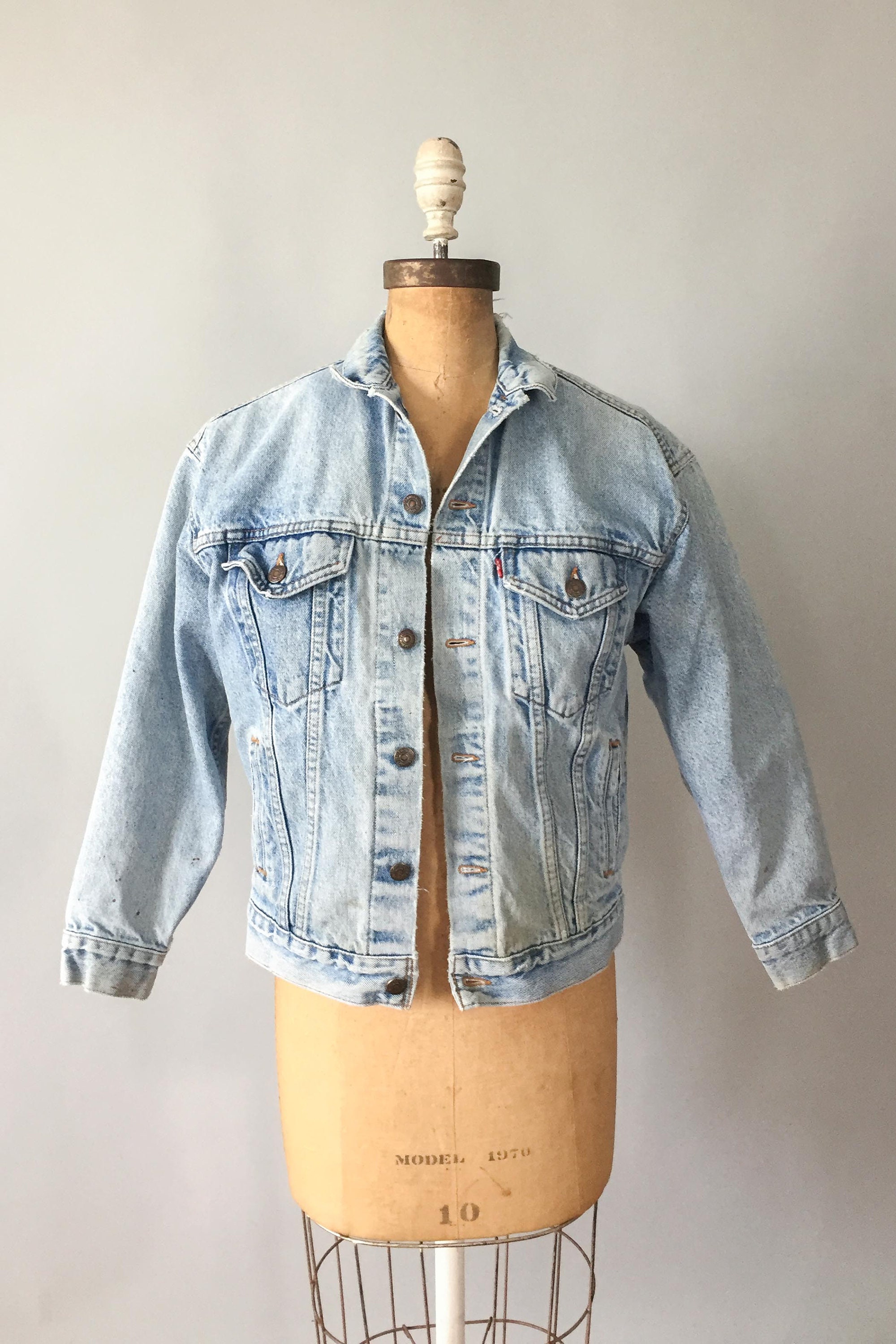 Vintage 1980s 80s light blue wash distressed destroyed denim jacket ...