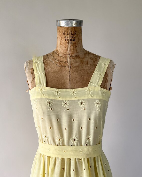 Vintage 70s Dress, 1970s Vogue Yellow Eyelet Cott… - image 4