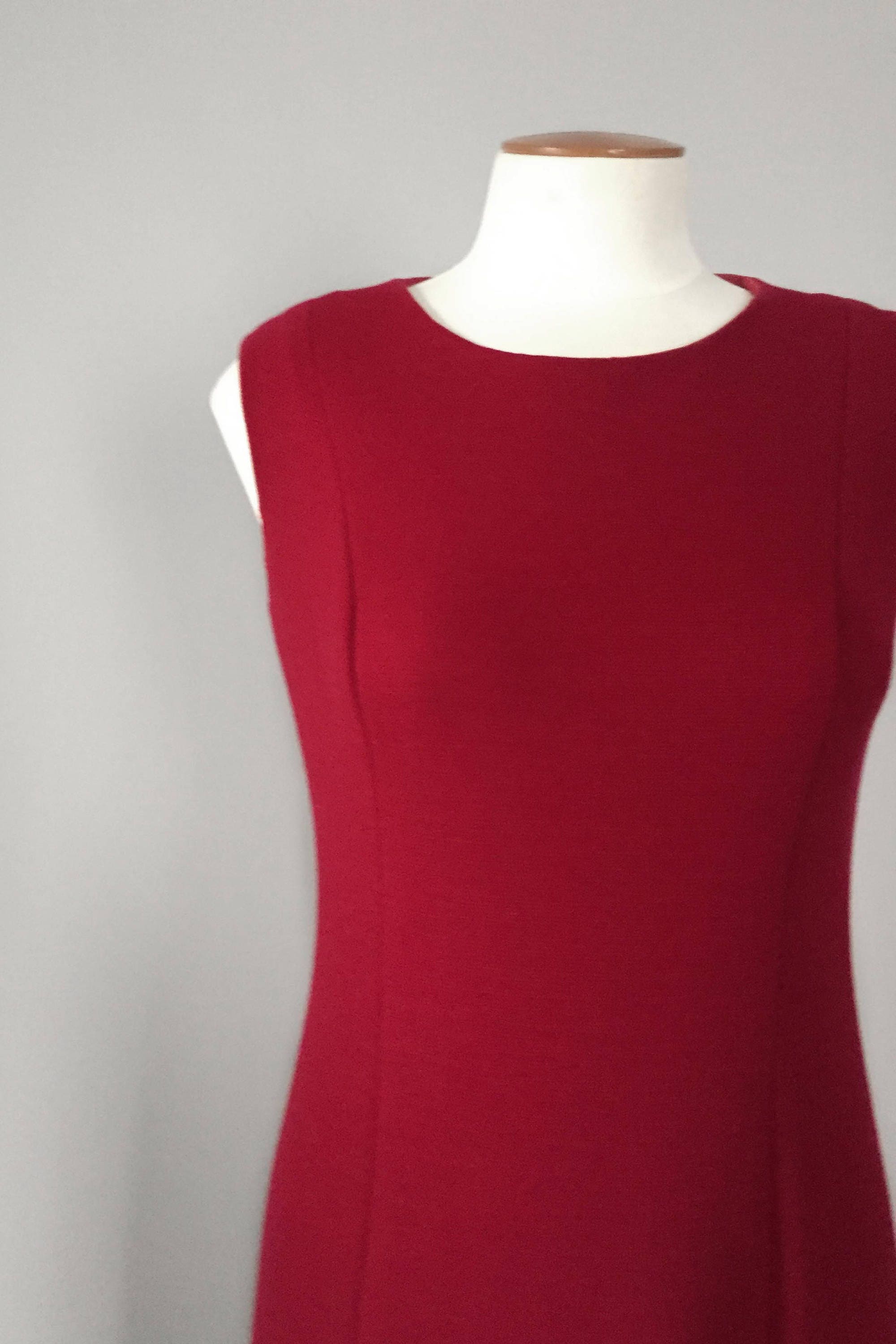 Vintage 1960s 60s berry sleeveless shift dress small S