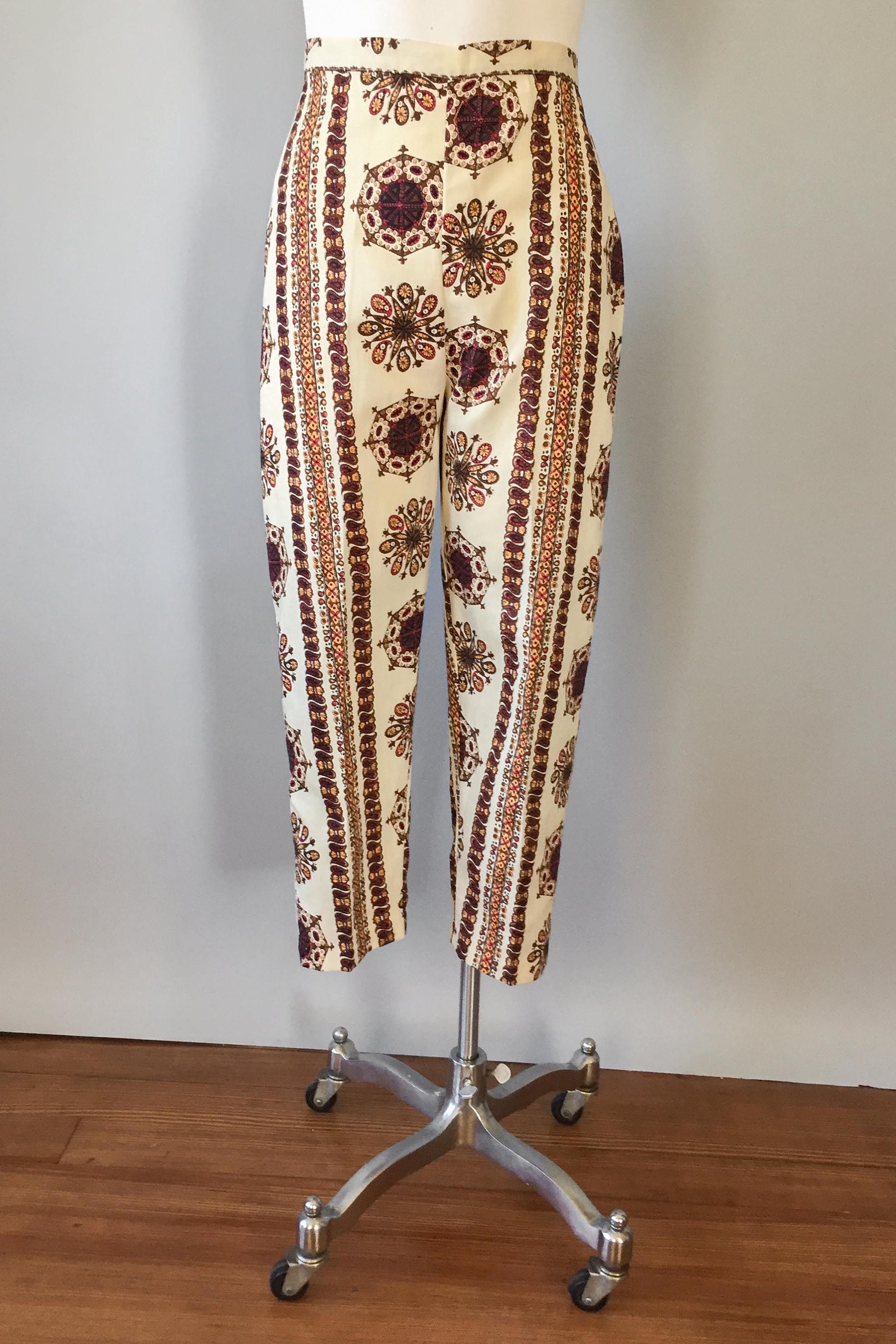 Vintage 1960s 60s NOS cream and brown paisley cigarette capri pants ...