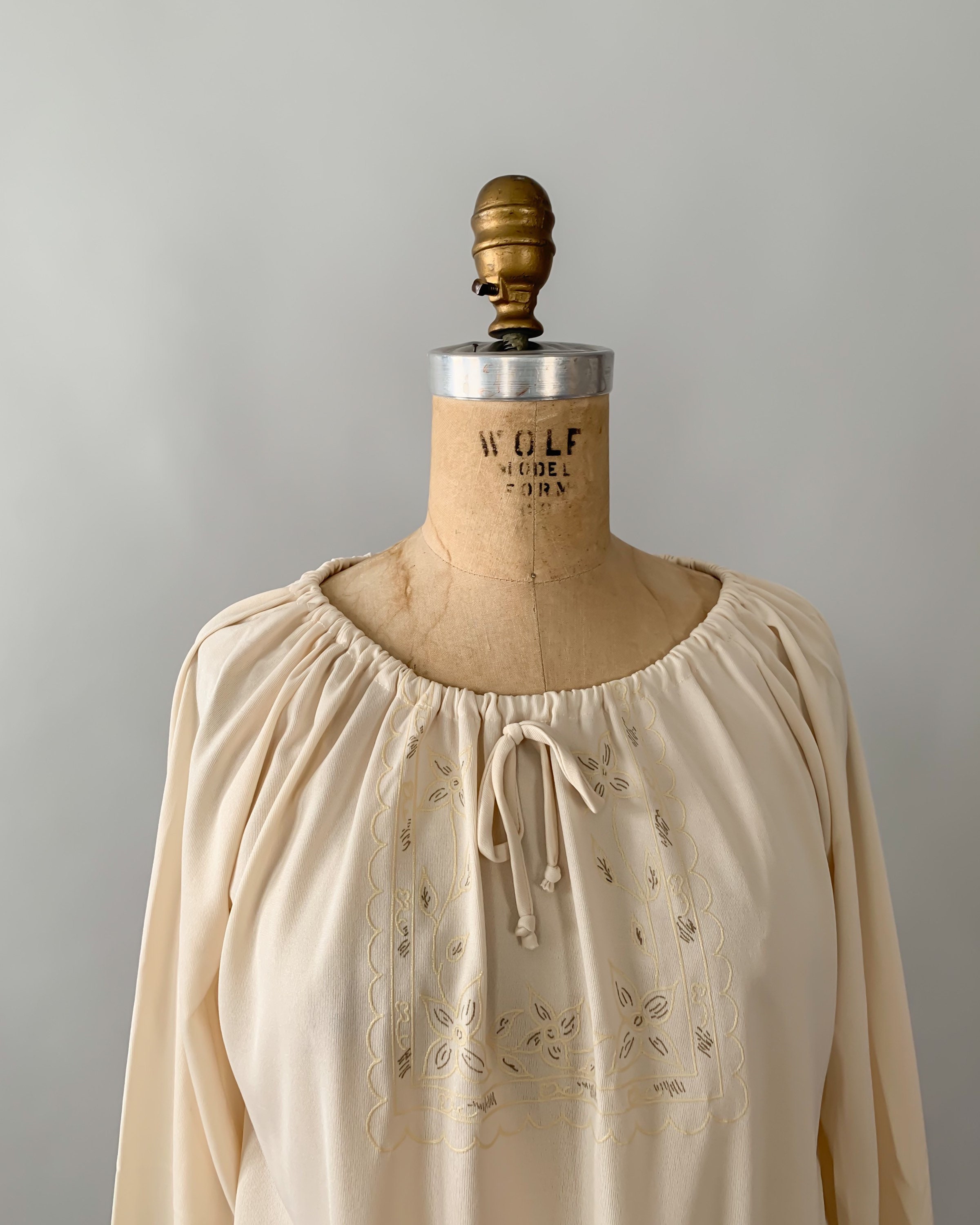 Vintage 1970s cream floral peasant blouse / 70s boho top / Small S