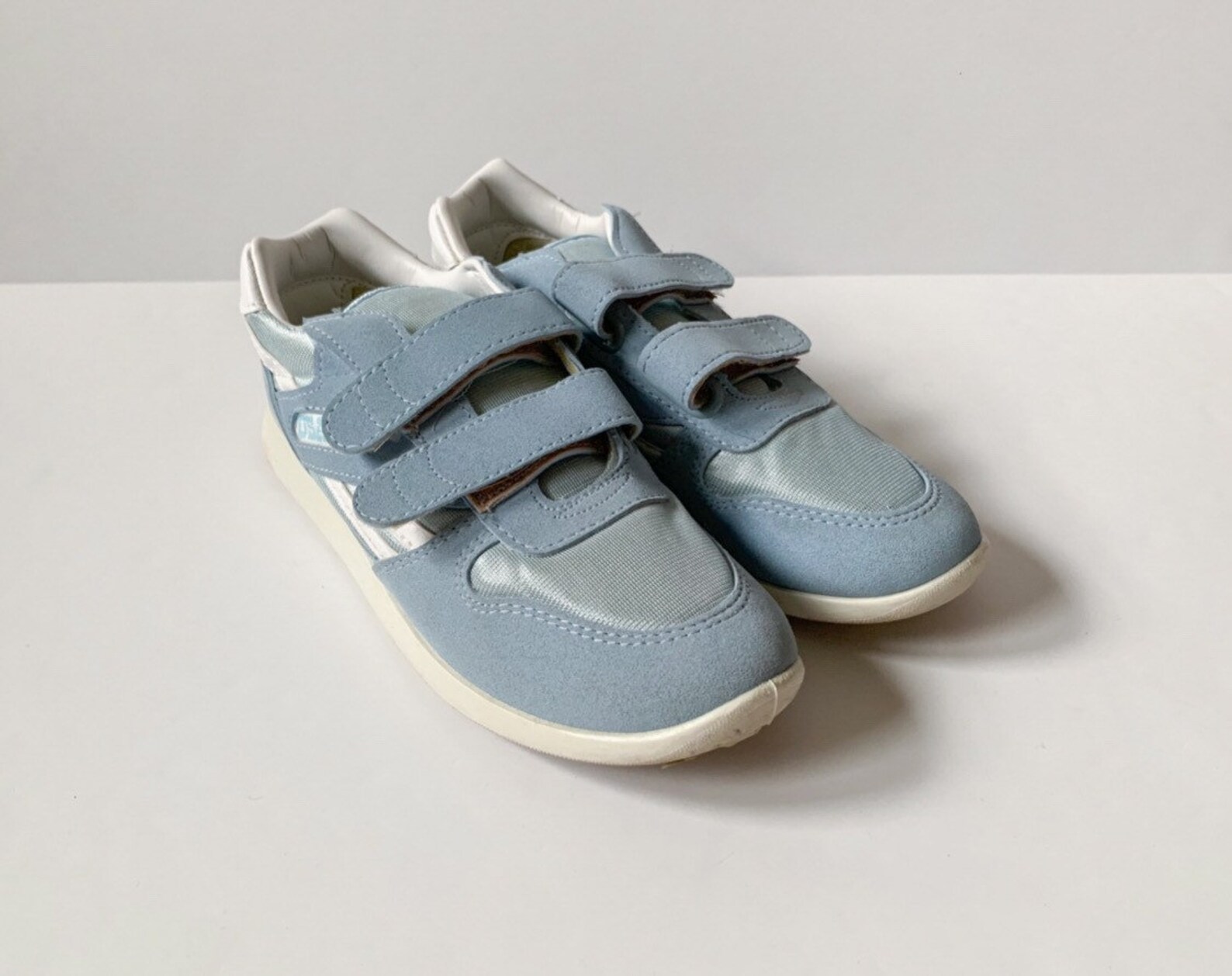 Vintage 1980s pastel blue Velcro tennis shoes / 80s blue | Etsy