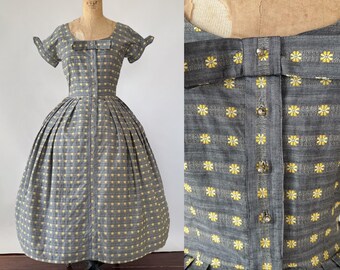 Vintage 50s Dress, 1950s Kay Whitney Gray Cotton Yellow Floral Daisy Bow Dress, Scoop Neck Dolman Sleeve Pleated Full Skirt, Small S XS, W26