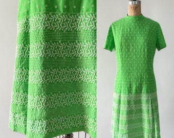 Vintage 60s Dress, 1960s 1970s Leslie Fay Green White Cotton Embroidered Shift Dress, Mod Mock Neck Pleated Scooter Dress, Small Medium