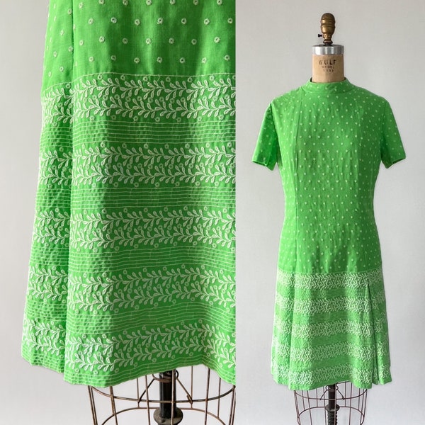 Vintage 60s Dress, 1960s 1970s Leslie Fay Green White Cotton Embroidered Shift Dress, Mod Mock Neck Pleated Scooter Dress, Small Medium