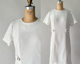Vintage 60s Dress, 1960s 1970s White Polyester Shift Dress, Mod Space Age Double Knit Short Sleeve Side Button Seamed Dress, Medium M